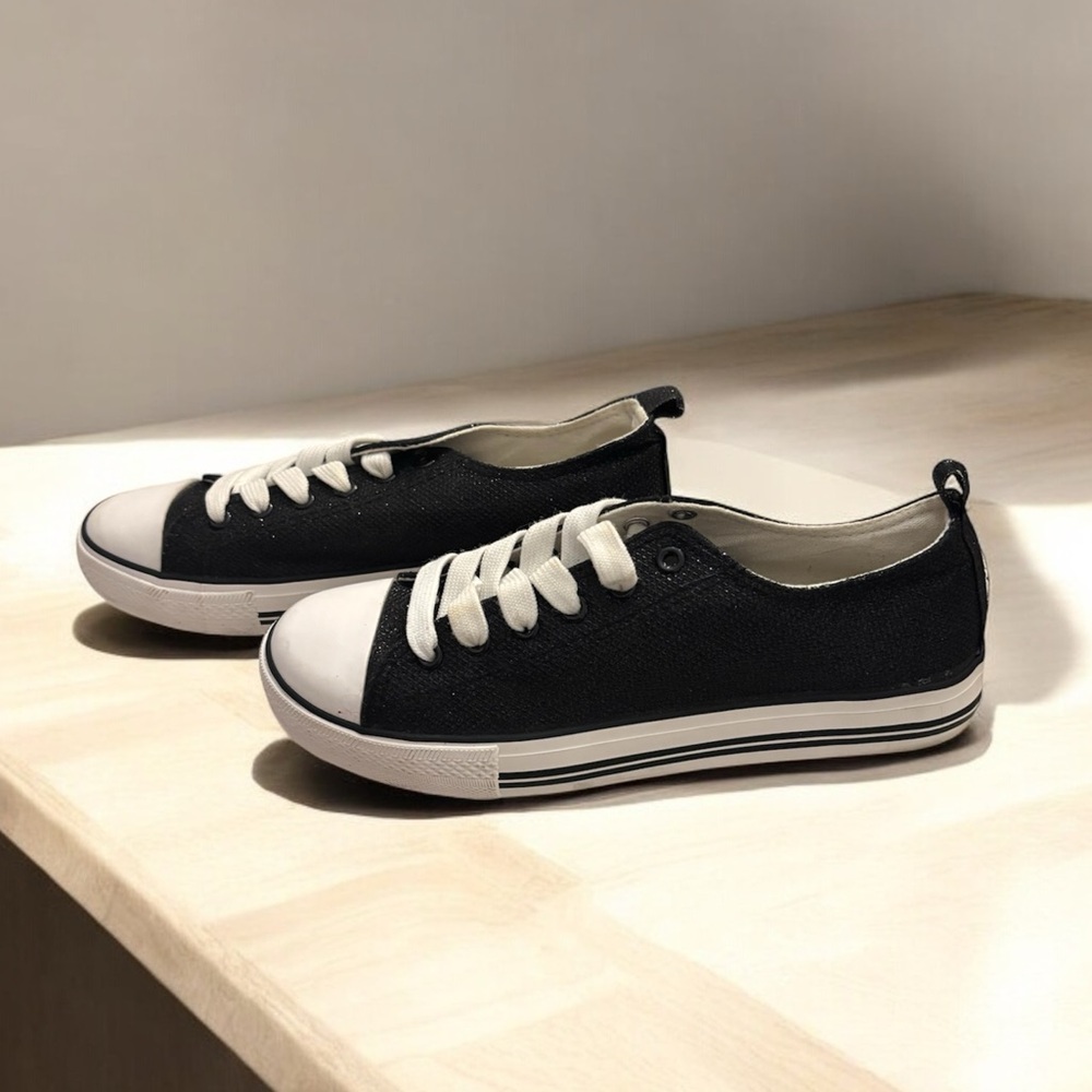 NWOT black and white sneakers